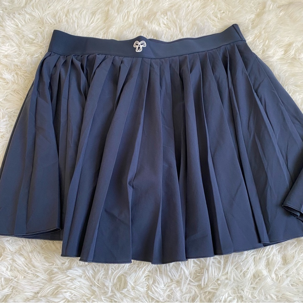 Aritzia TnAction TnaMOVE™ Tennis Mini Skirt in Total Eclipse - Picture 4 of 9